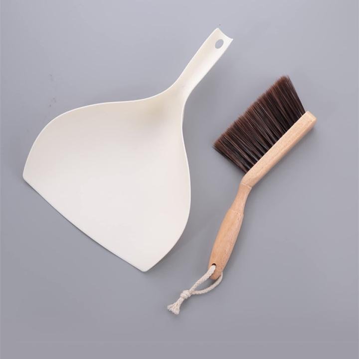 Dustpan with Wooden Brush xt 1161
