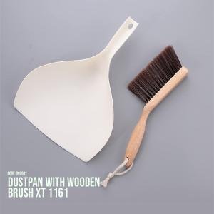 Dustpan with Wooden Brush xt 1161